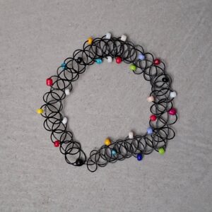 Naszyjniki rozciągane w różnych kolorach