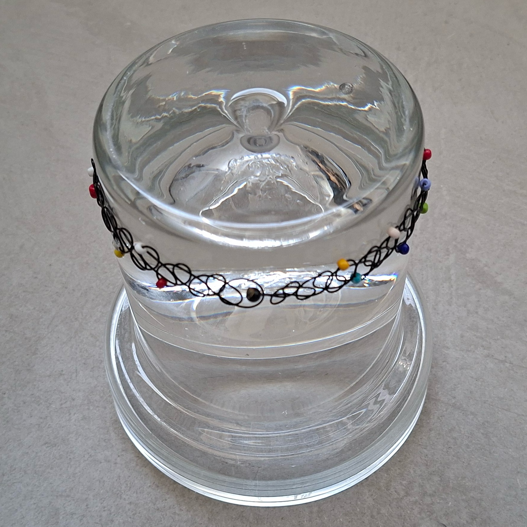 Naszyjniki rozciągane w różnych kolorach